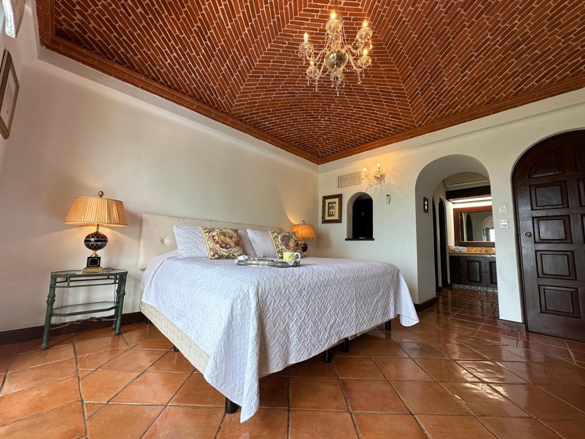 6br Exclusive Beachfront Retreat By Solmar Villa *