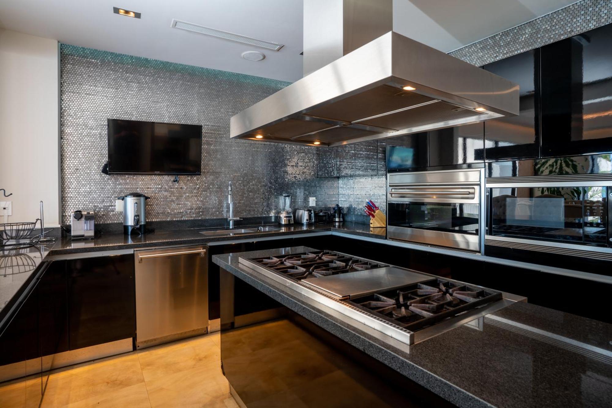 Villa 6br Beachfront Private Luxury By Solmar