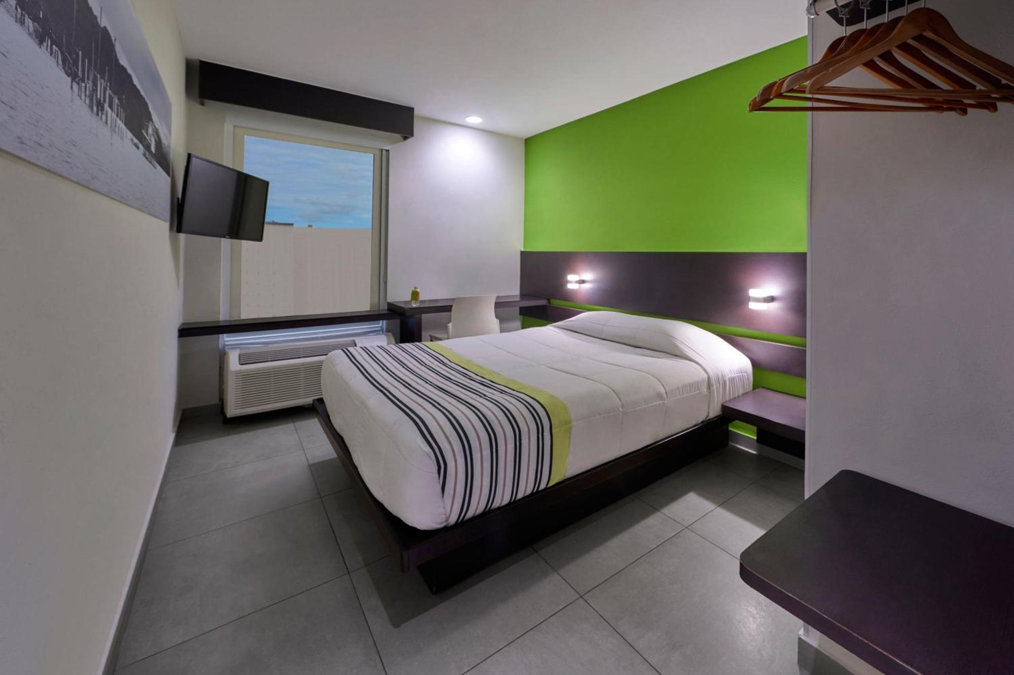 Hotel Express Junior By Marriott 3*