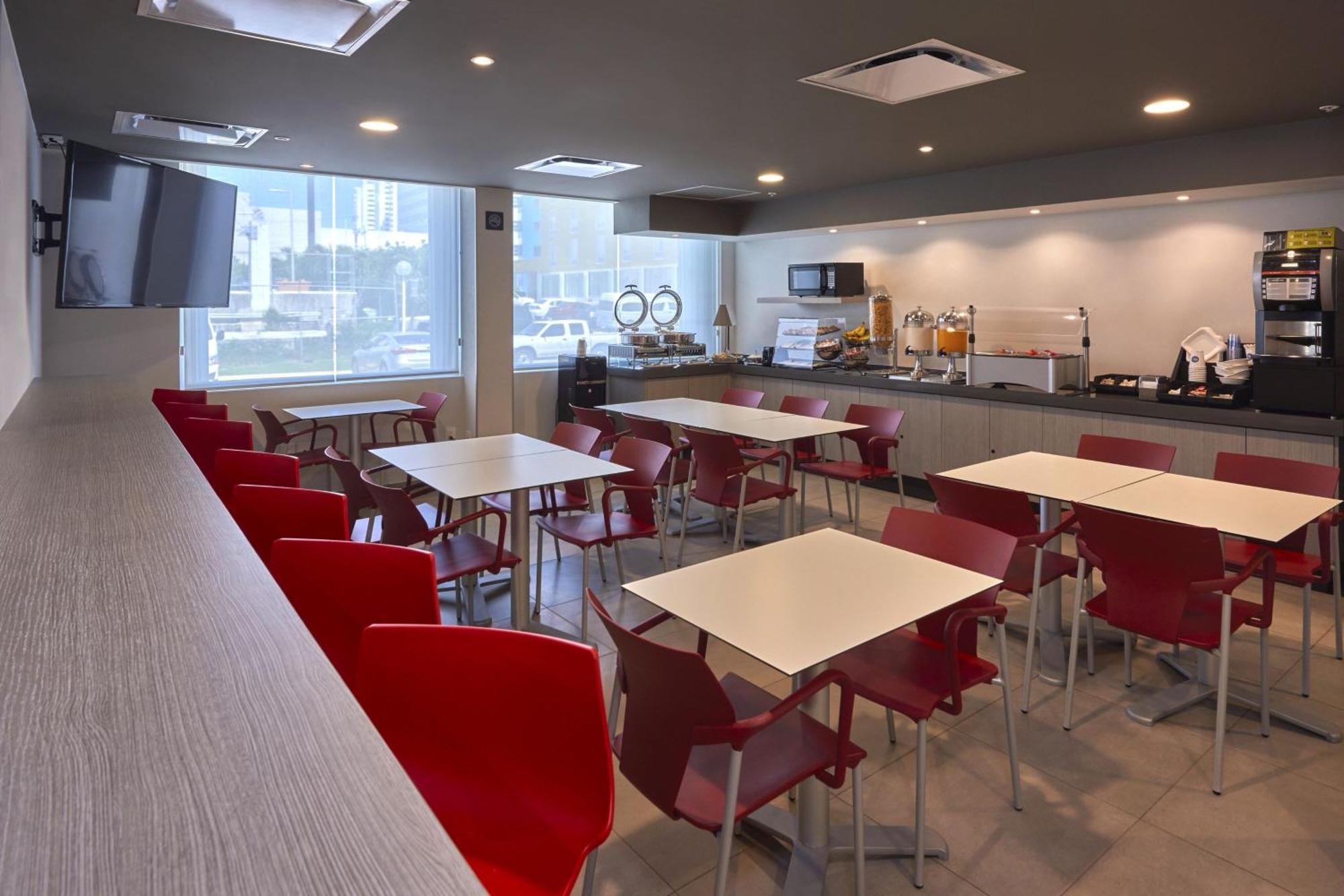 Hotel Express Junior By Marriott 3*