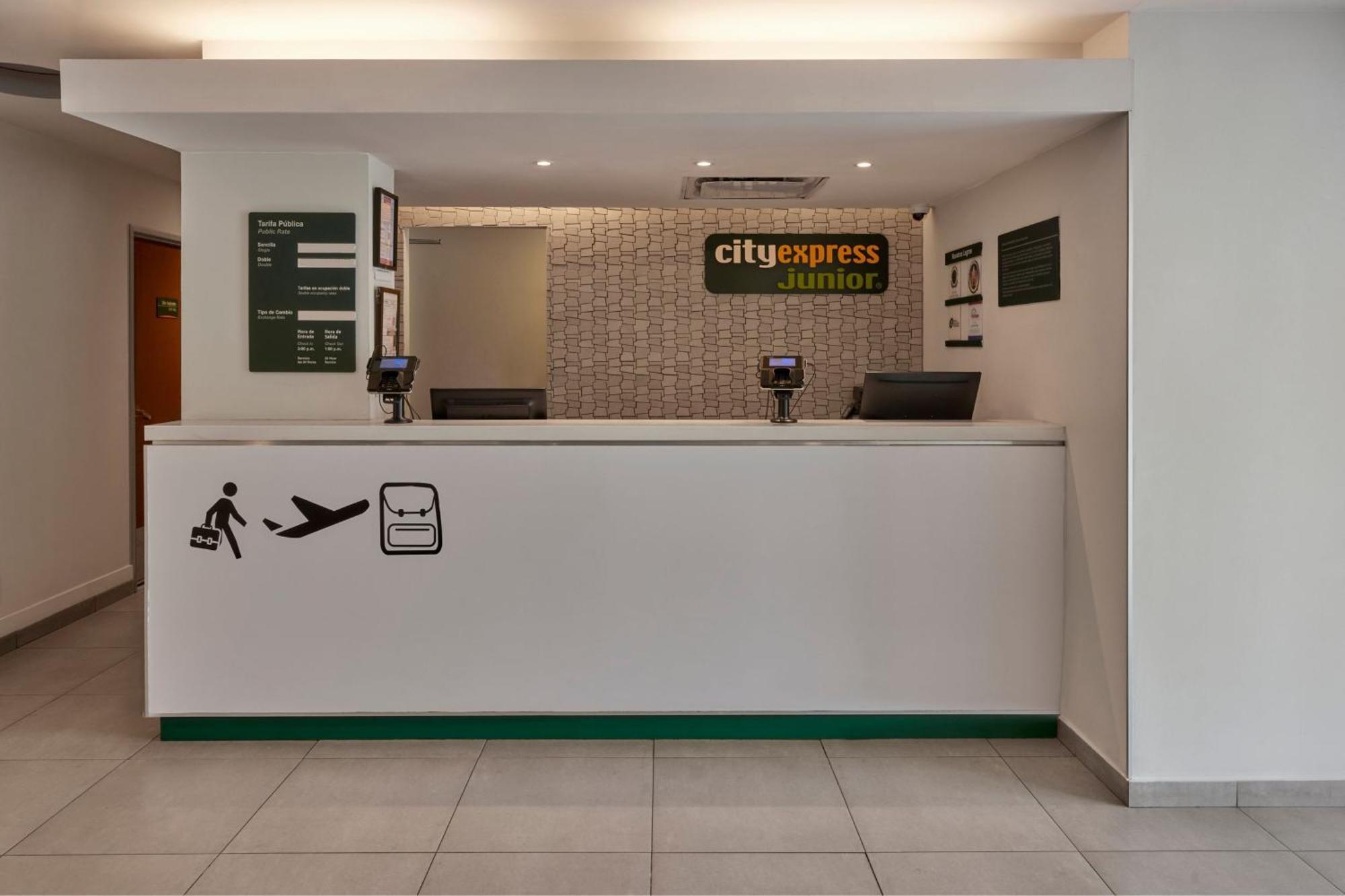 Hotel Express Junior By Marriott Cancún