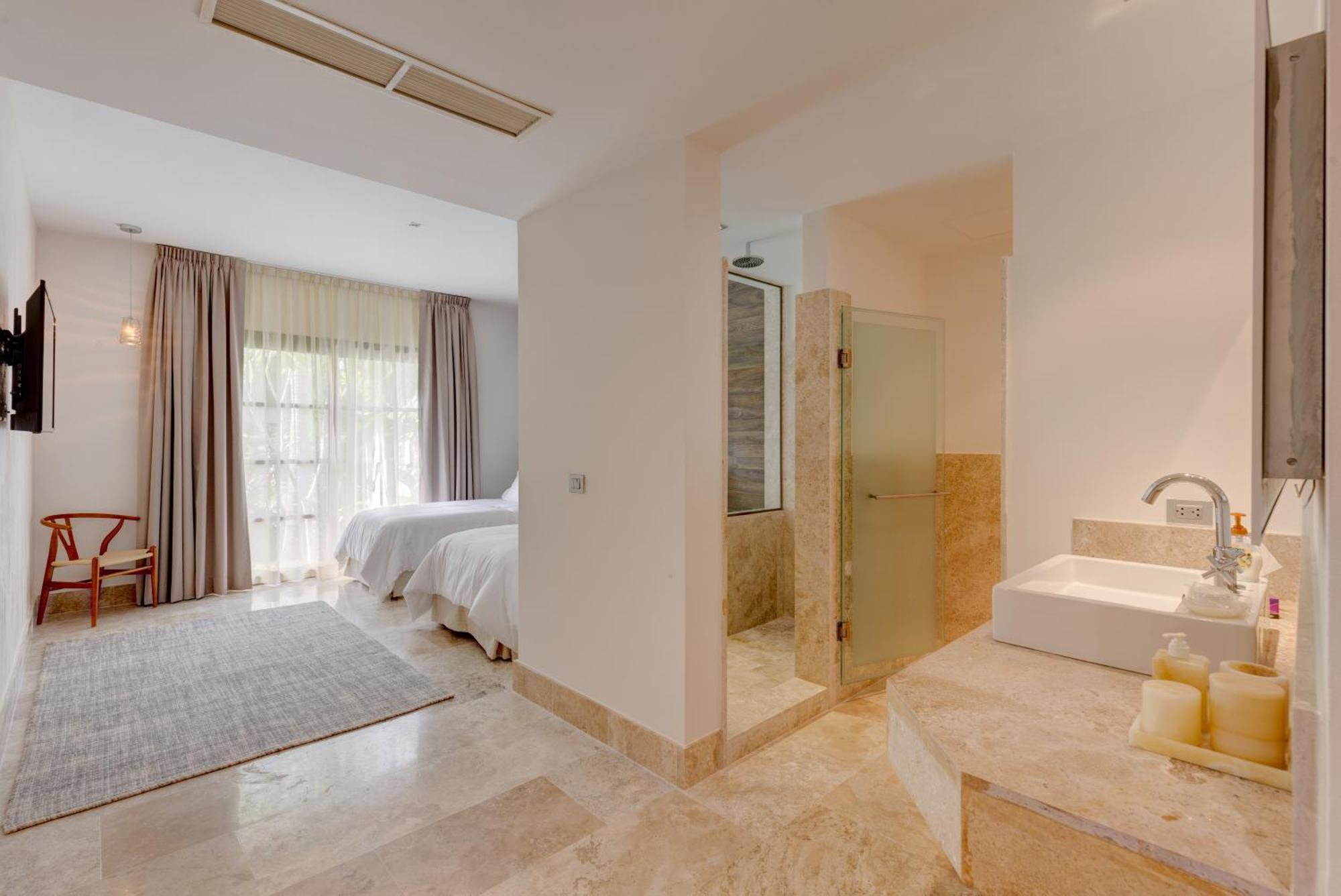 Beach Front Marina & Golf Luxe Playa Mujeres