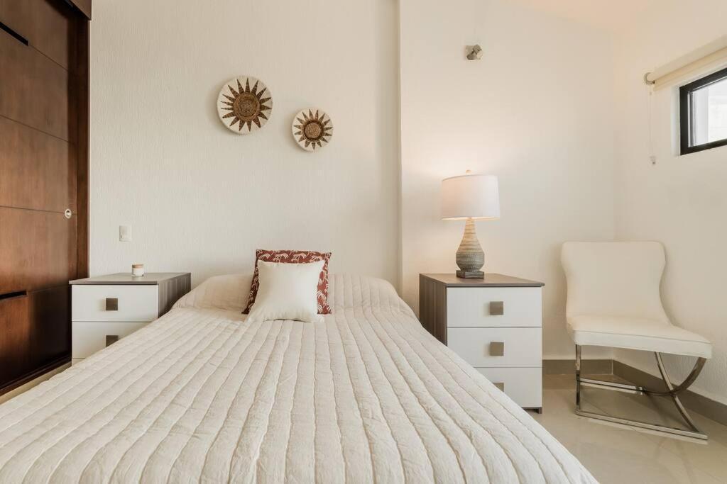 Stylish Lagoon Front By Casa Paraiso
