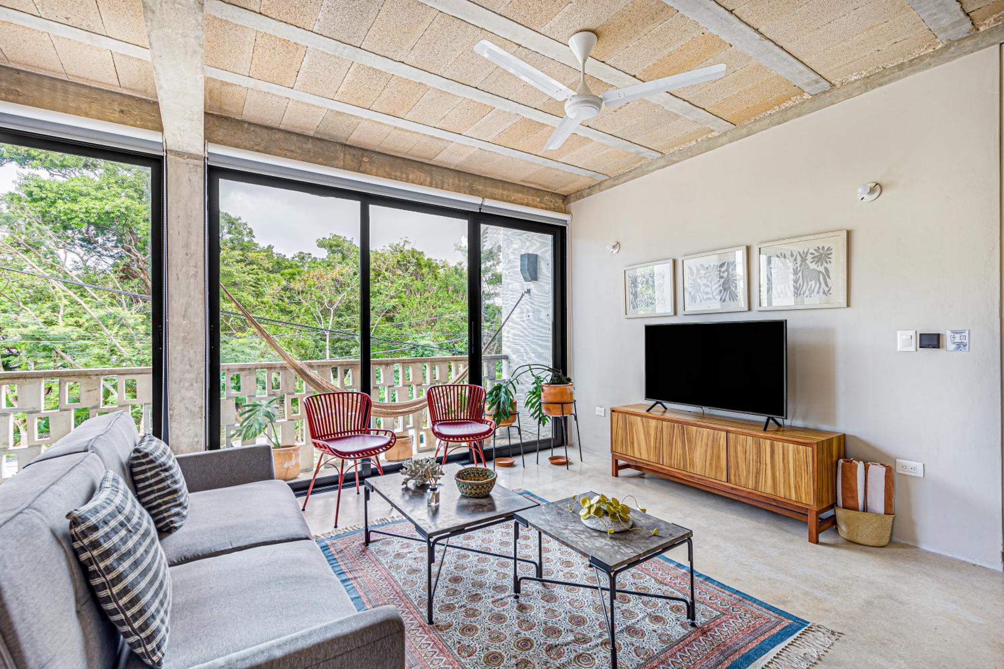 Stylish Large Loft With Pool *