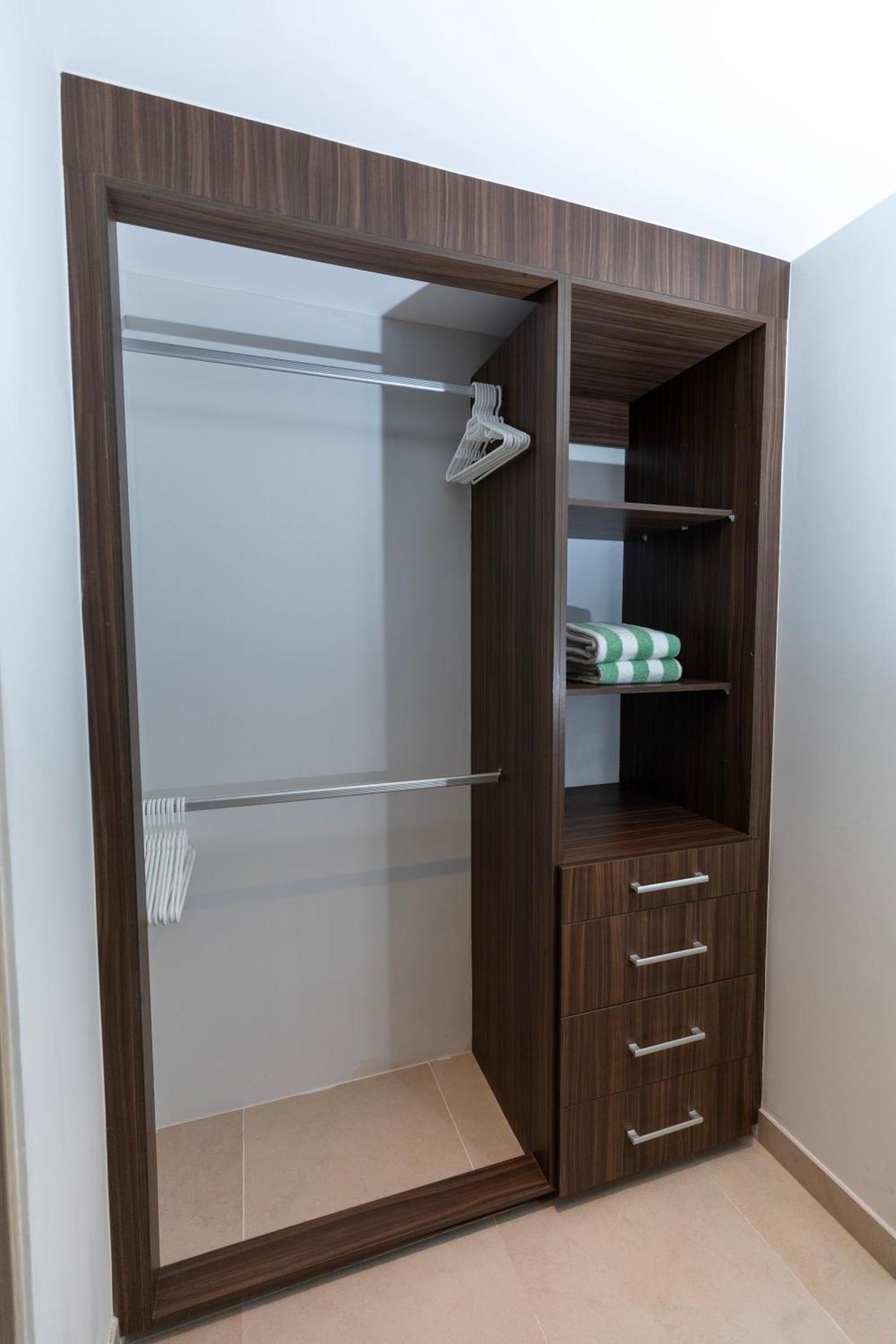 Ocean Breeze, Sanctuary - Hivenb Apartment *