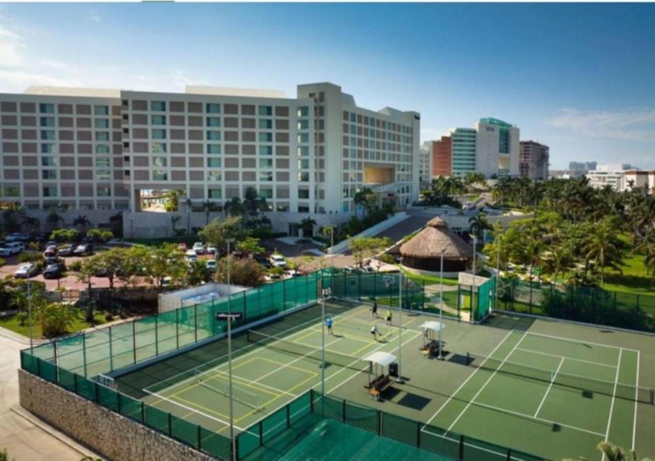Enjoy The White In A 1bd Vacation Onsite Infinity Pool, Spa, And Mini Golf