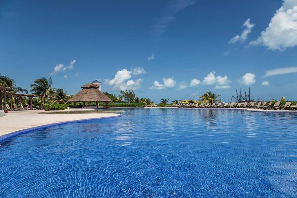 Marina Beachfront 2 Bdr By Casa Paraiso Cancún