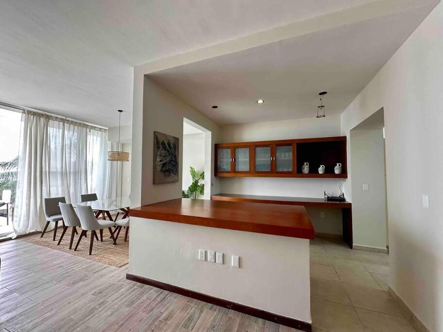 Deluxe Ocean View 3b With Great Location