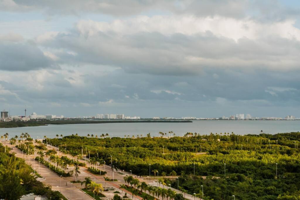 Stylish One Br Apt With Lagoon View In Dt Apartamento Cancún
