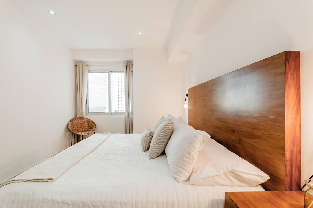 Stylish One Br Apt With Lagoon View In Dt *