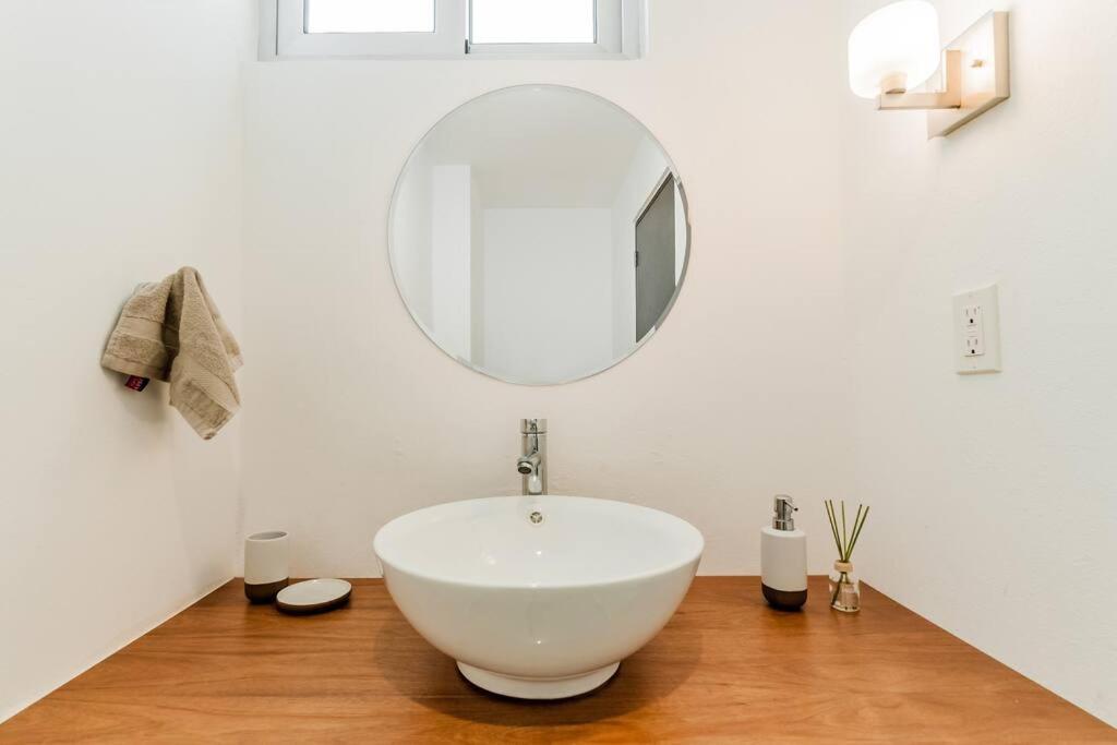 Stylish One Br Apt With Lagoon View In Dt Apartamento *