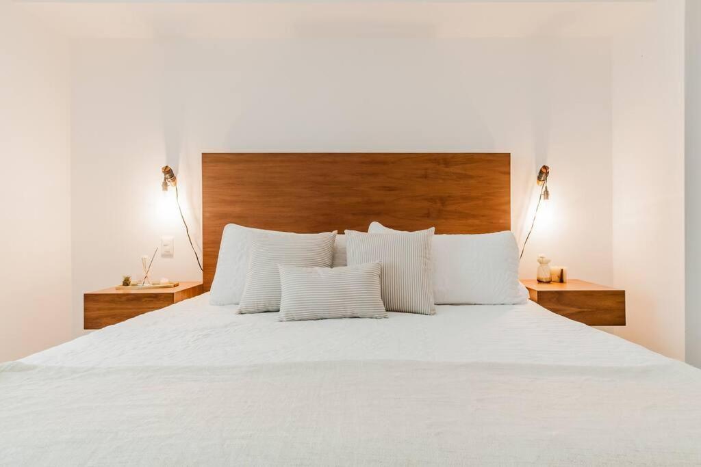 Stylish One Br Apt With Lagoon View In Dt *