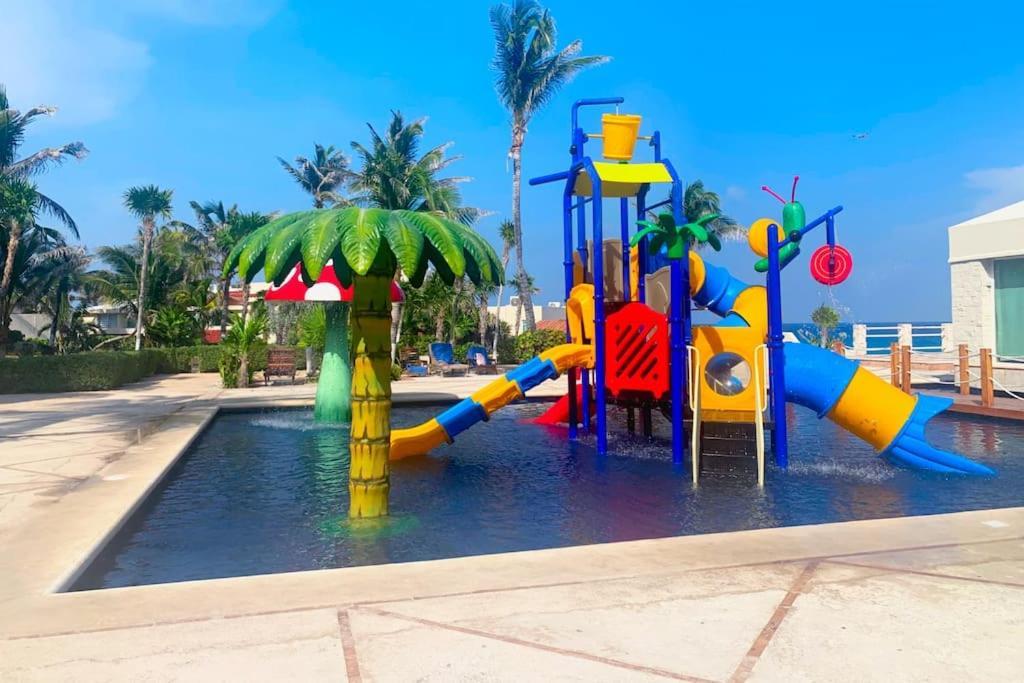 - Steps To And Water Fun Apartamento