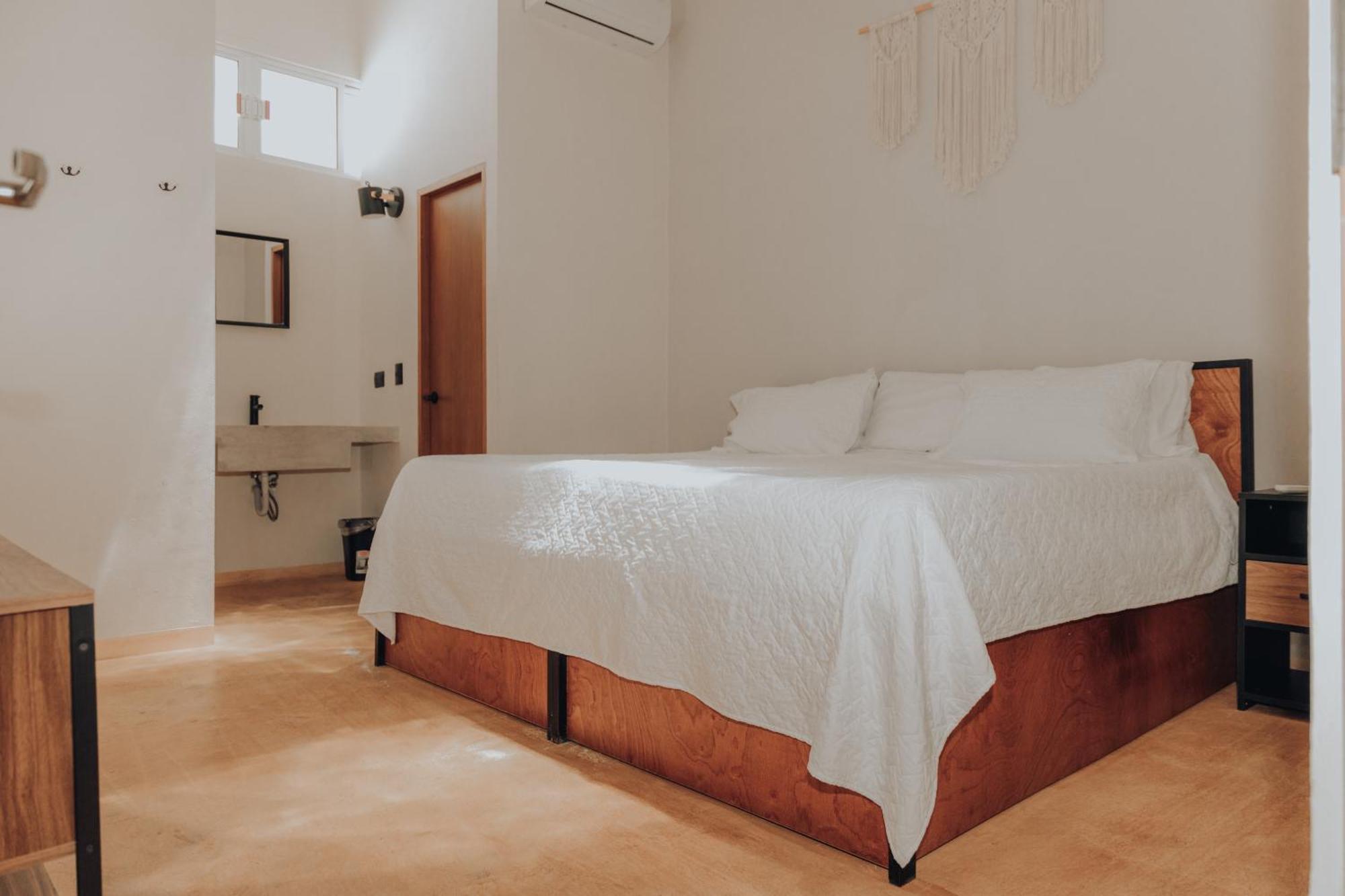 Caleta Rooftop & Pool Hostel Cancun