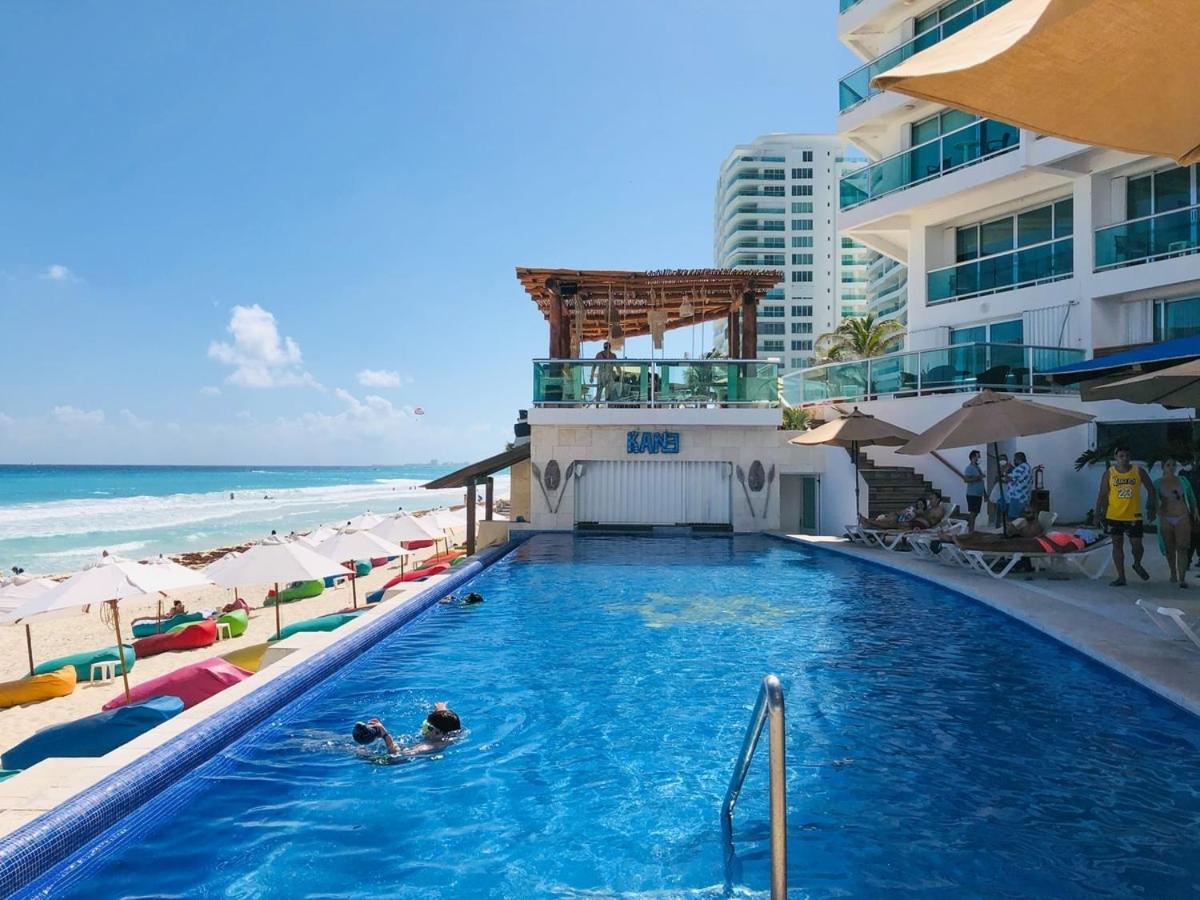 With Ocean View, 1 Min To Coco Bongo Cancún