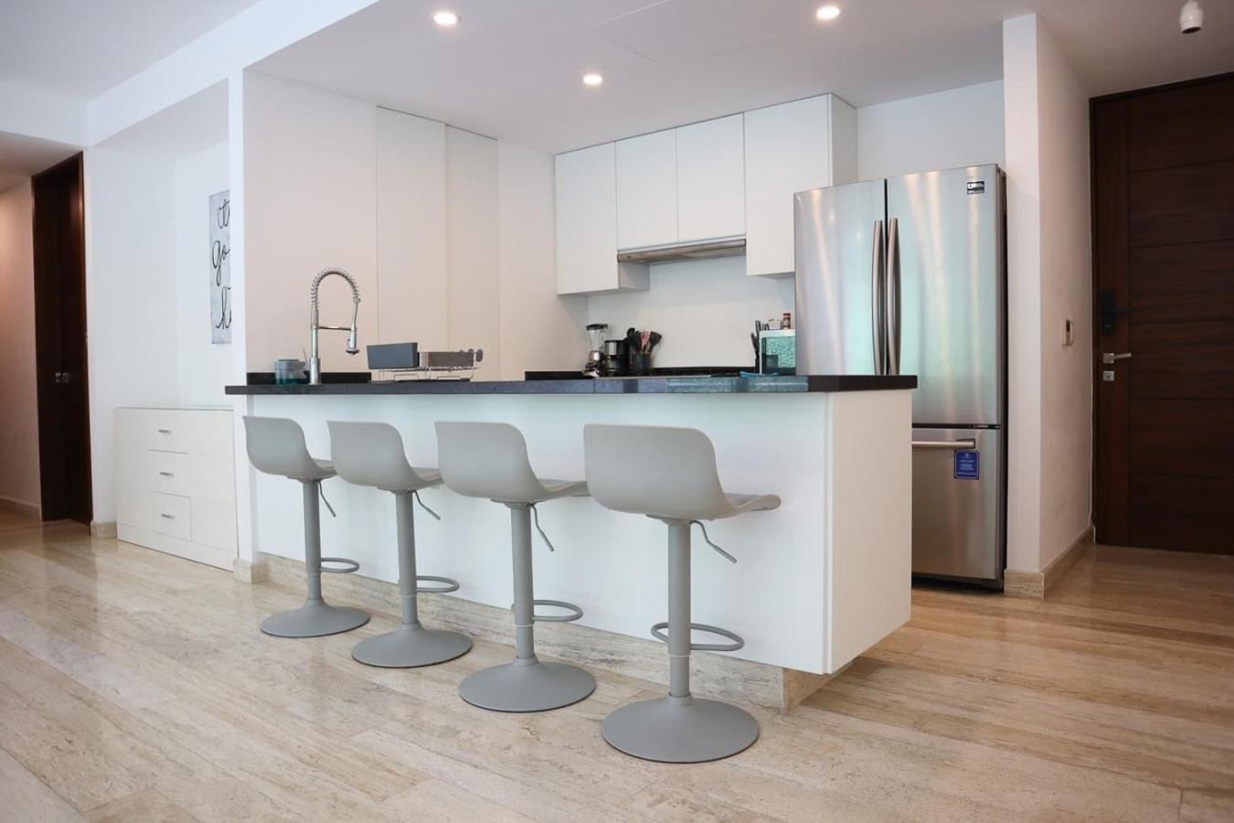 Modern With Balcony & Pool, Marina Puerto Apartamento *