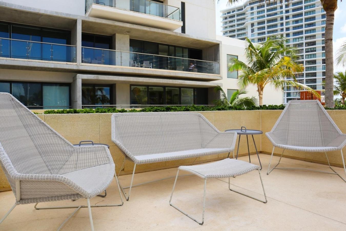 Modern With Balcony & Pool, Marina Puerto Apartamento *
