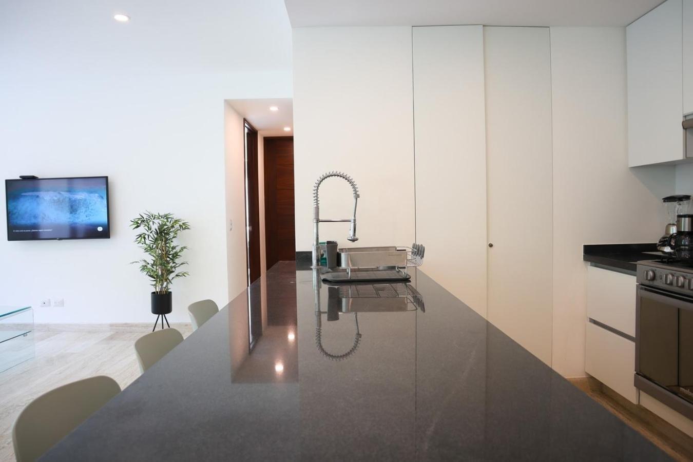 Modern With Balcony & Pool, Marina Puerto