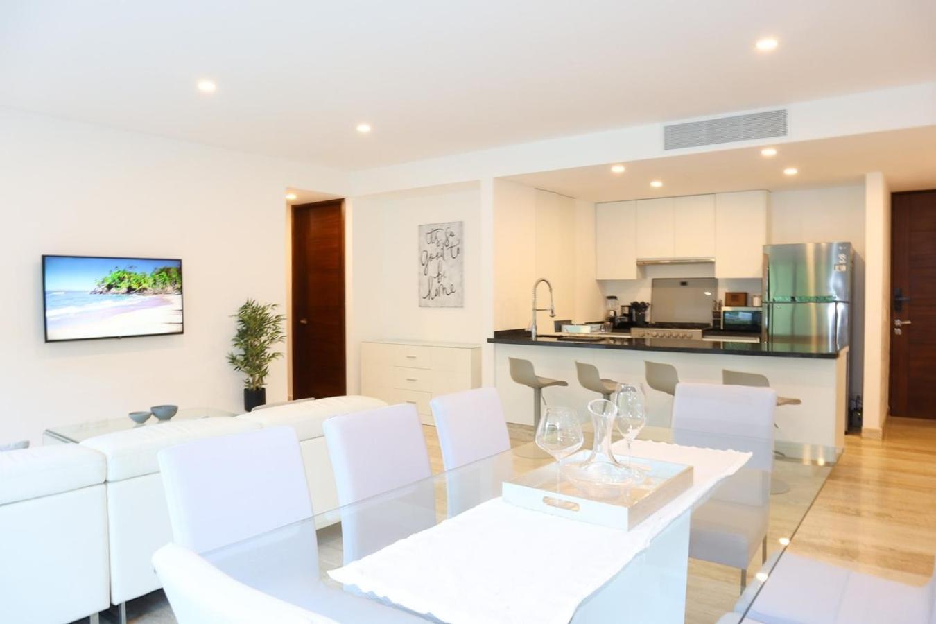 Modern With Balcony & Pool, Marina Puerto