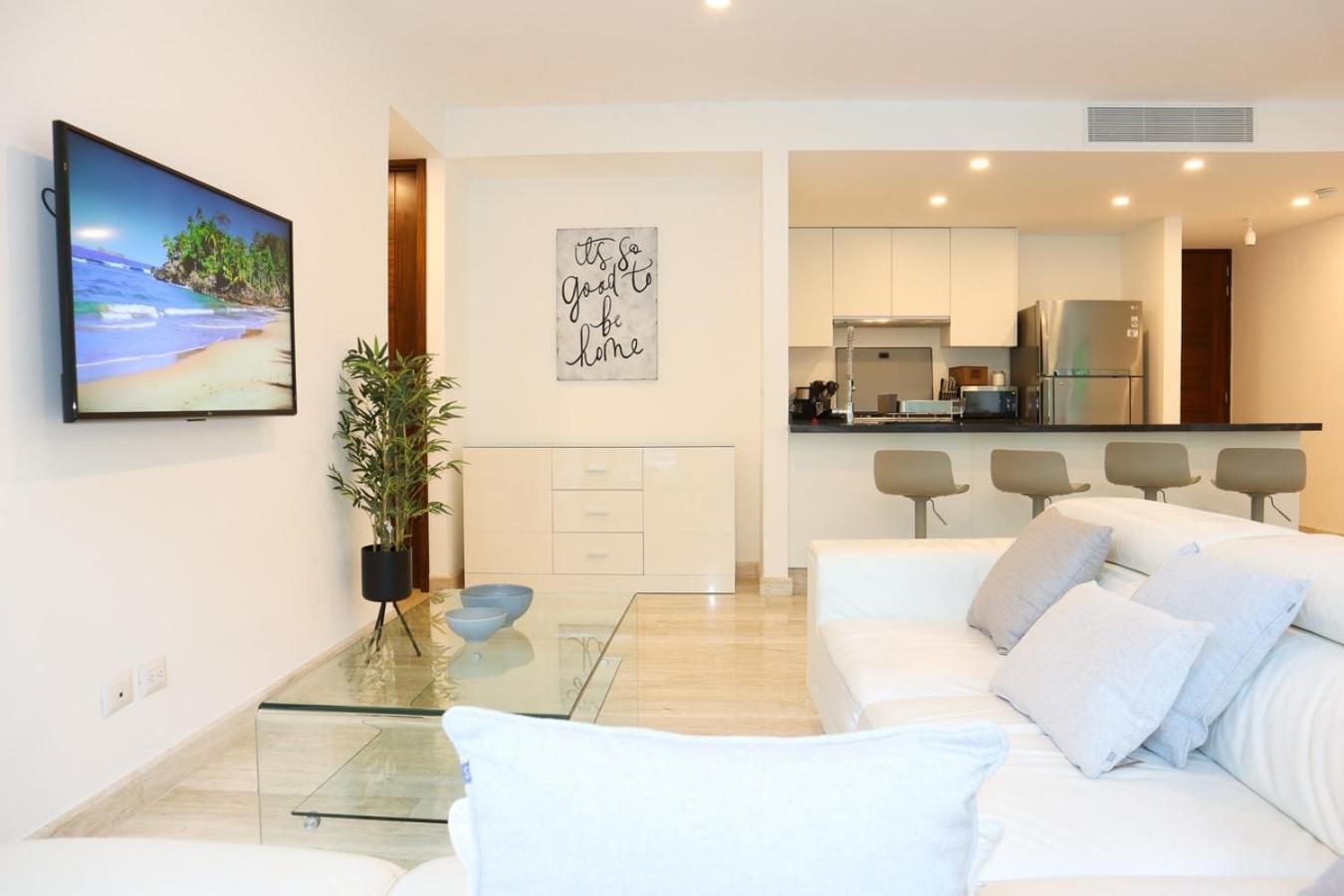Modern With Balcony & Pool, Marina Puerto Cancún
