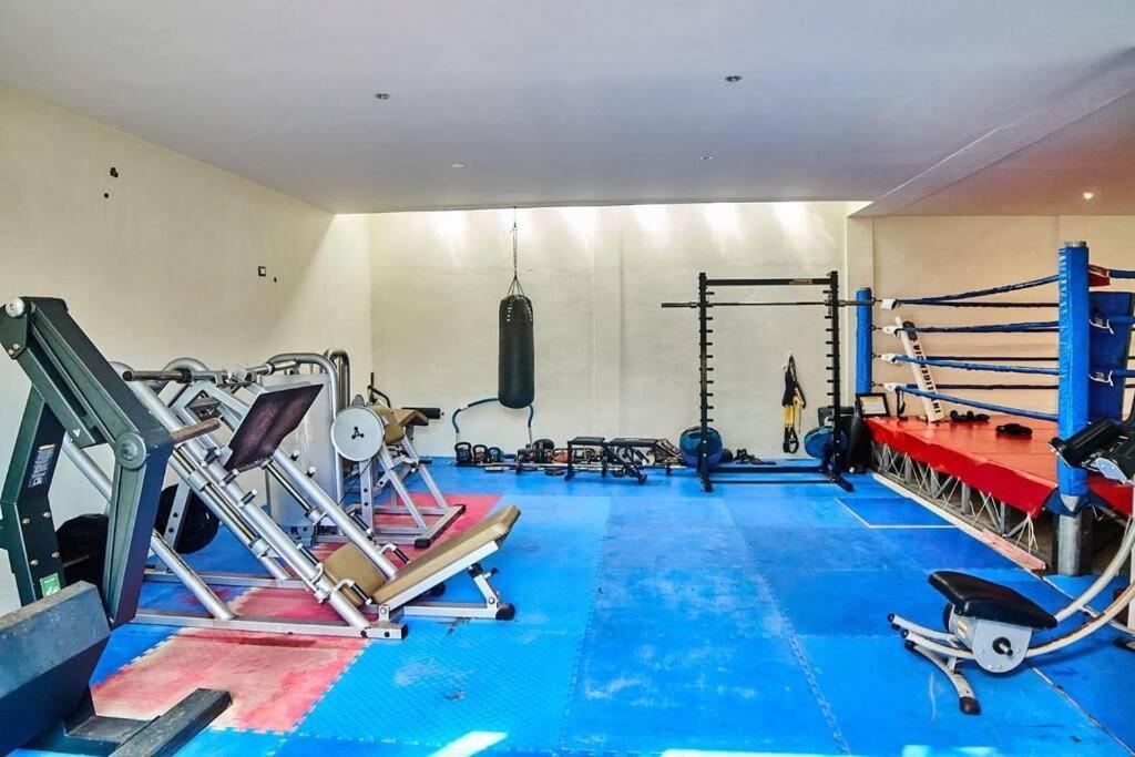 Prime All-inclusive Mansion - Cozy Mansion Pool Gym Cancún