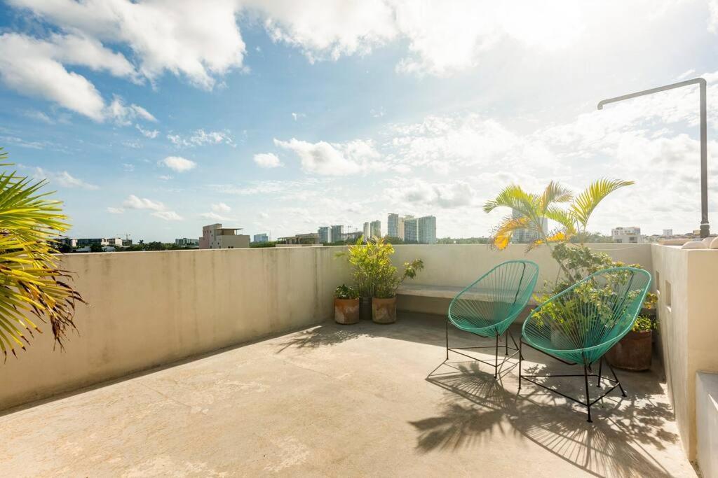 Cool Loft Rooftop Pool, Great Views