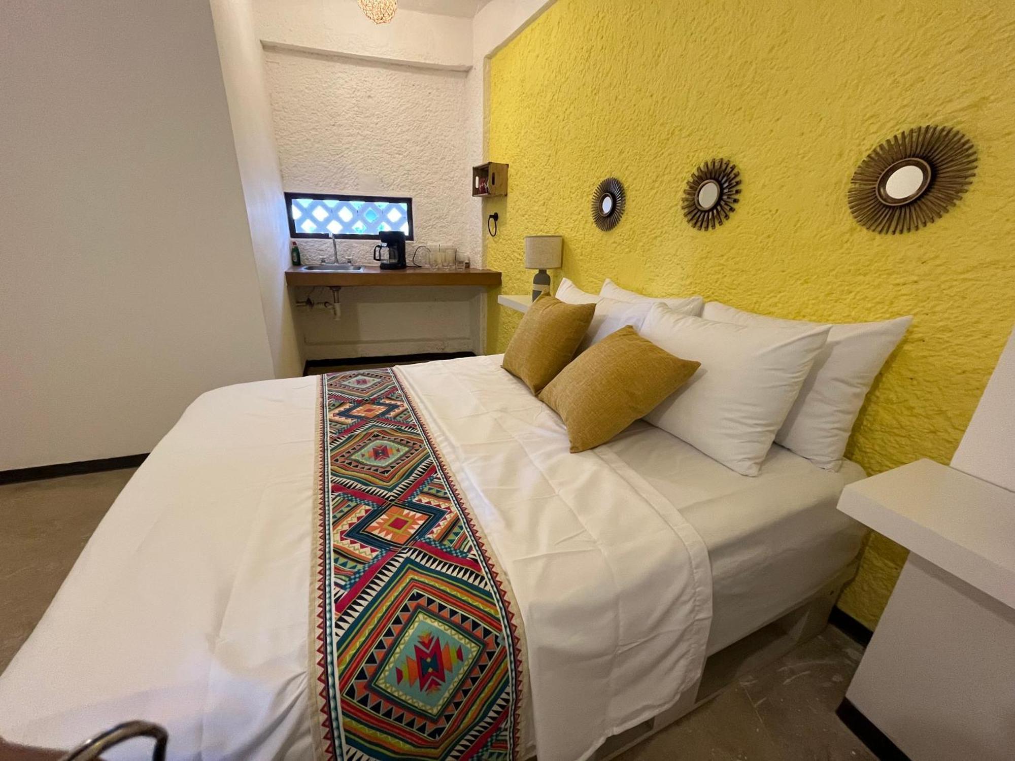 Yellow Hostal Cancún