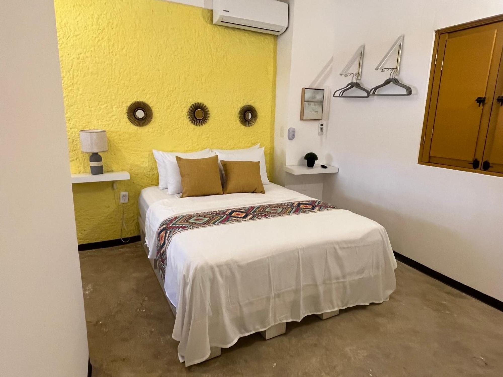 Yellow * Cancún