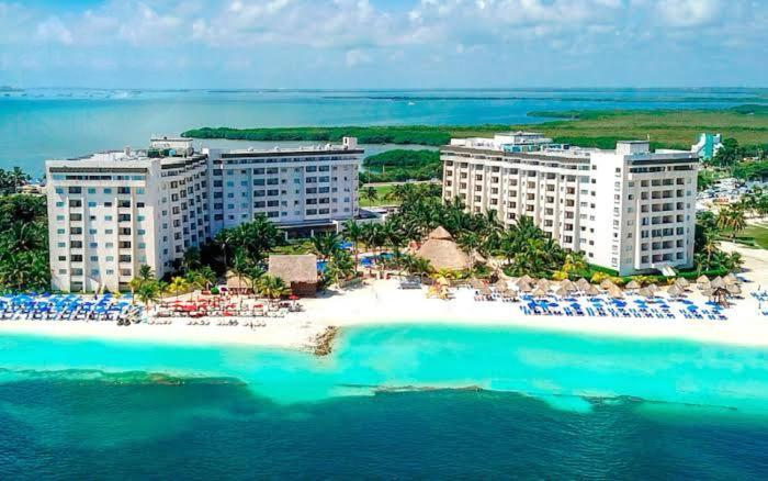 Oceanfront Paradise In Zone Apartment Cancun