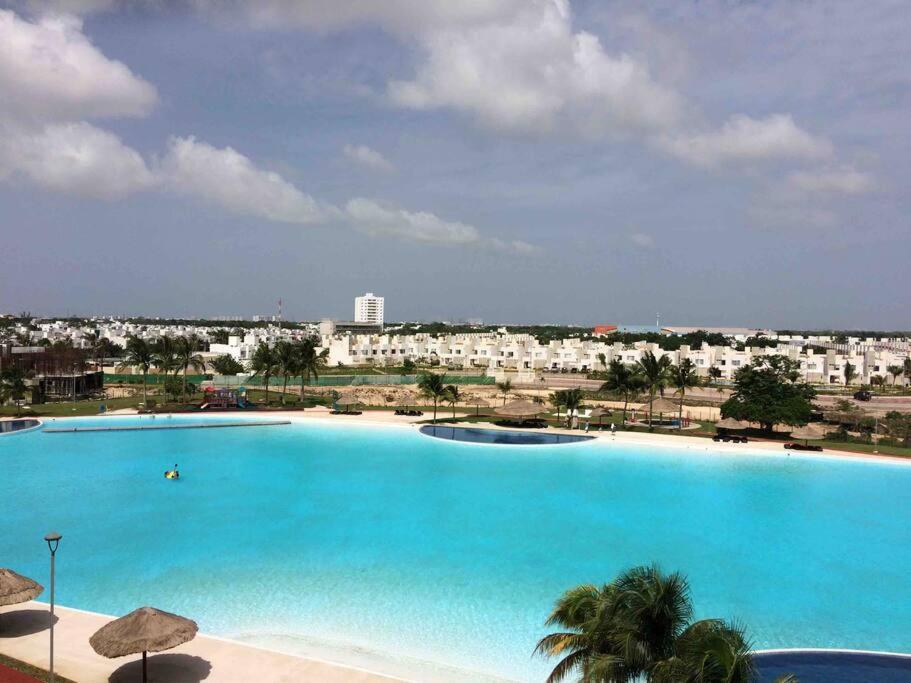 Increible Laguna Artificial Y 7 Albercas Cancún