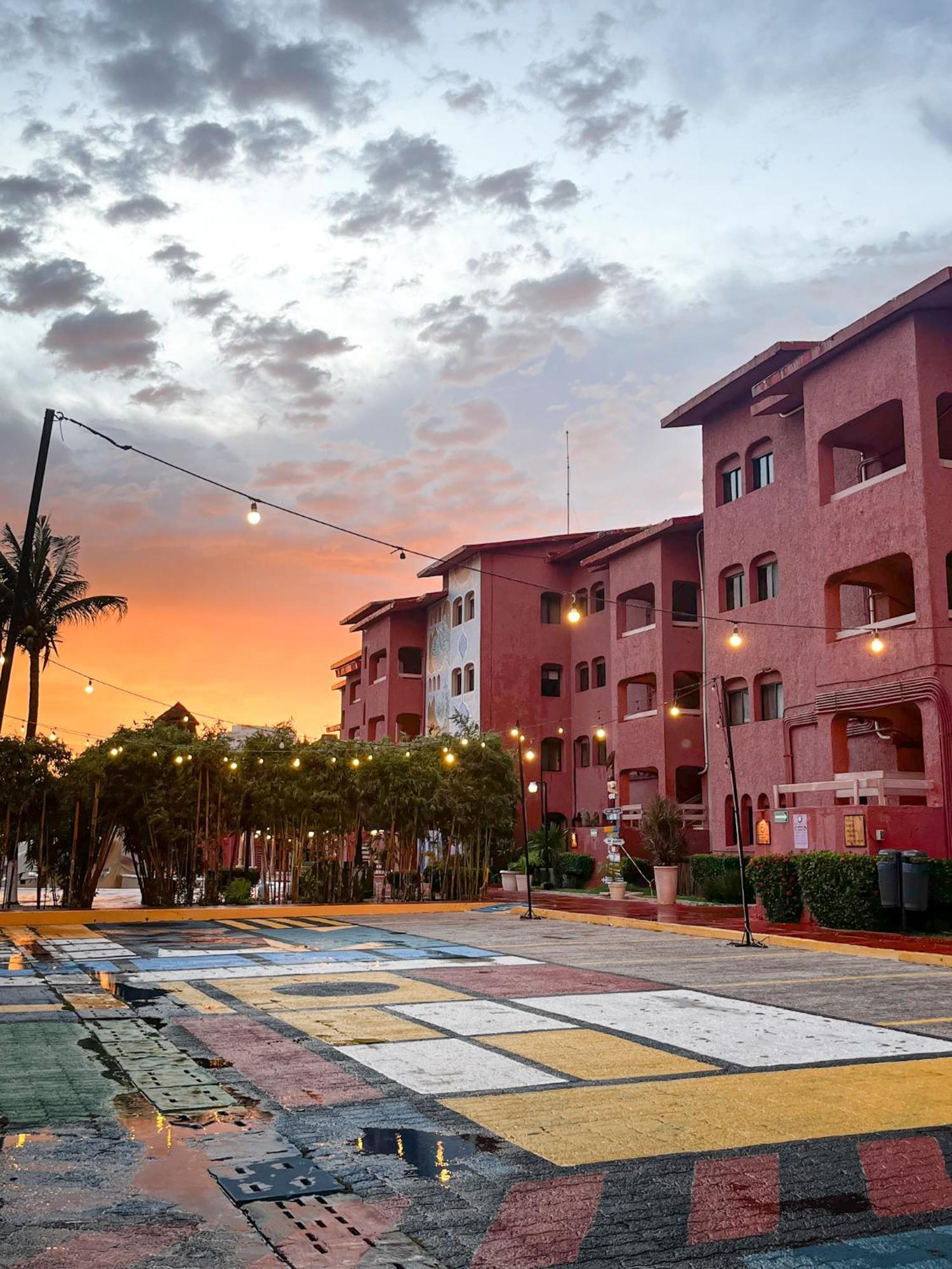 Selina Laguna Zone