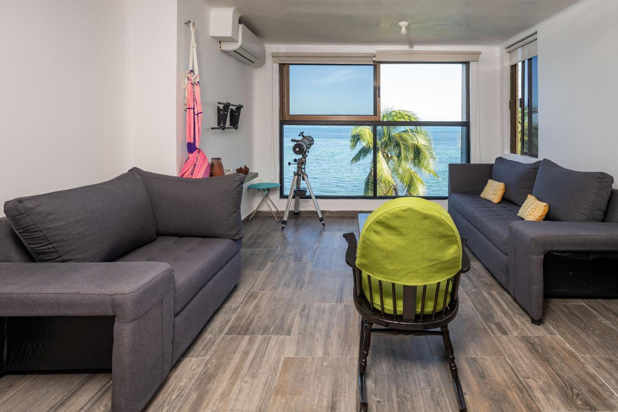 Beachfront Con Magnifica Vista