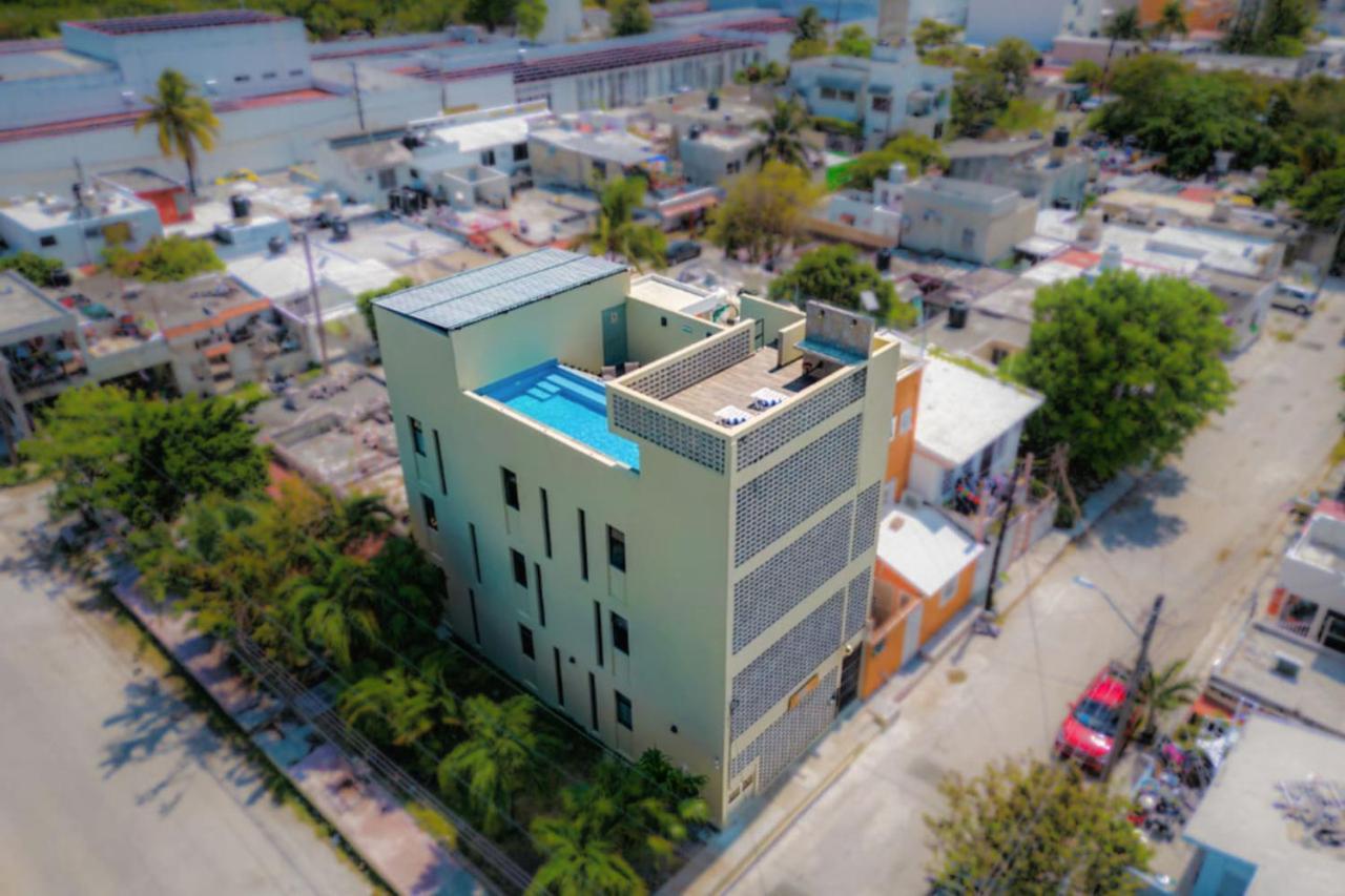 Close To The Adults Only Cancún