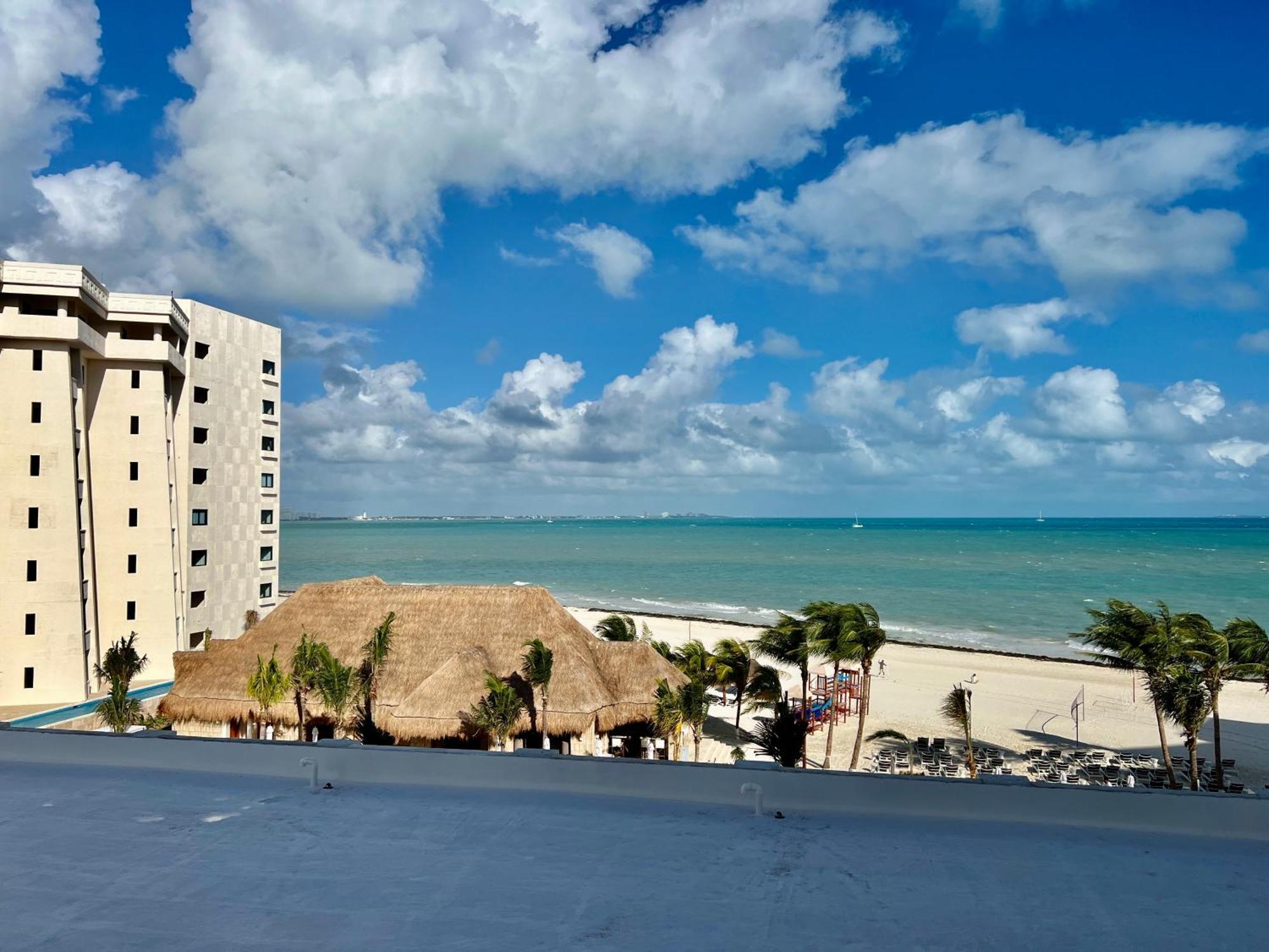 Oceanfront Paradise In Zone Apartment Cancun