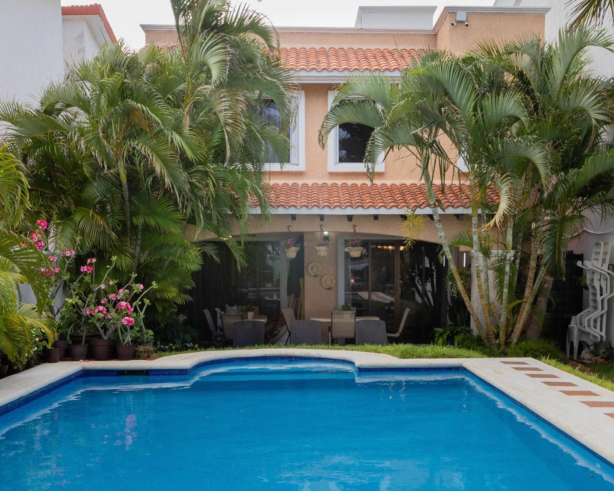 Villa Magnifica Palmeras Luxurious 4 Bedroom 6 Bds 4 Ba Private Pool Lagoon Front Super Fast Wifi Cancún