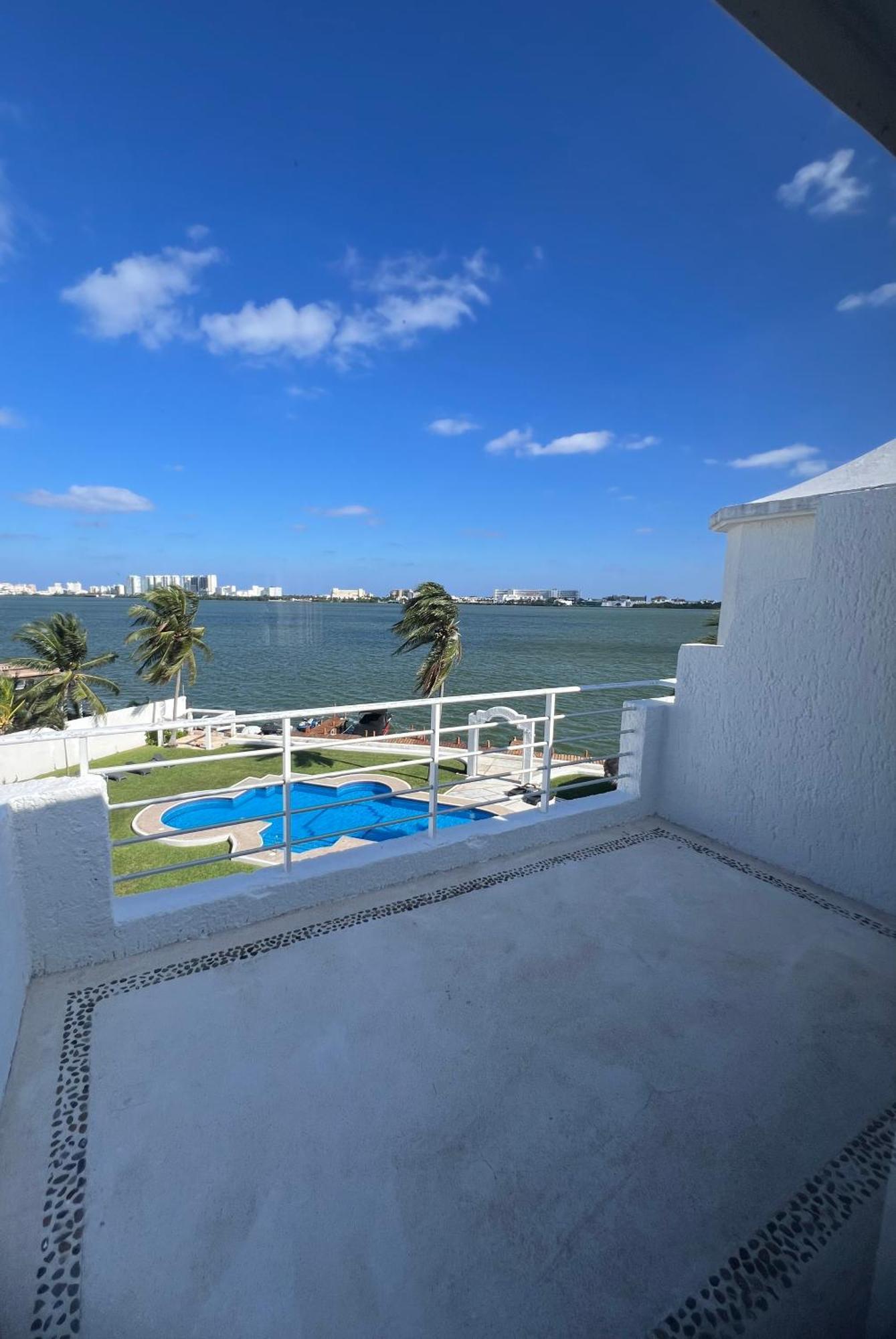 Penthouse Frente A La Laguna Apartamento