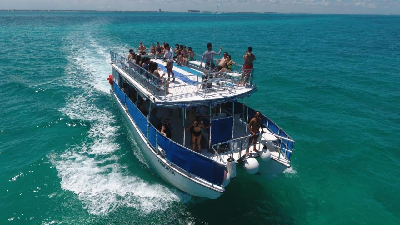 Catamaran Fragata Hotel en barco *