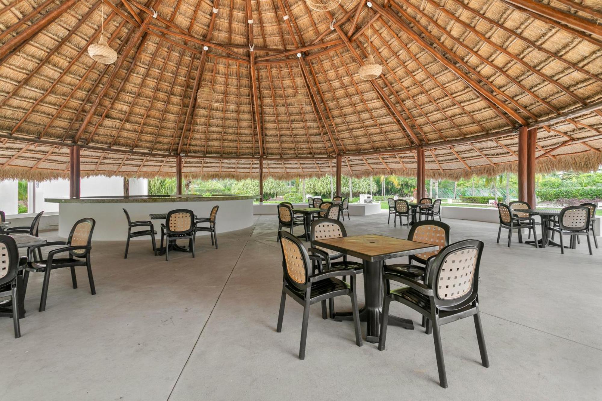 Spacious 3bd With Pool & In