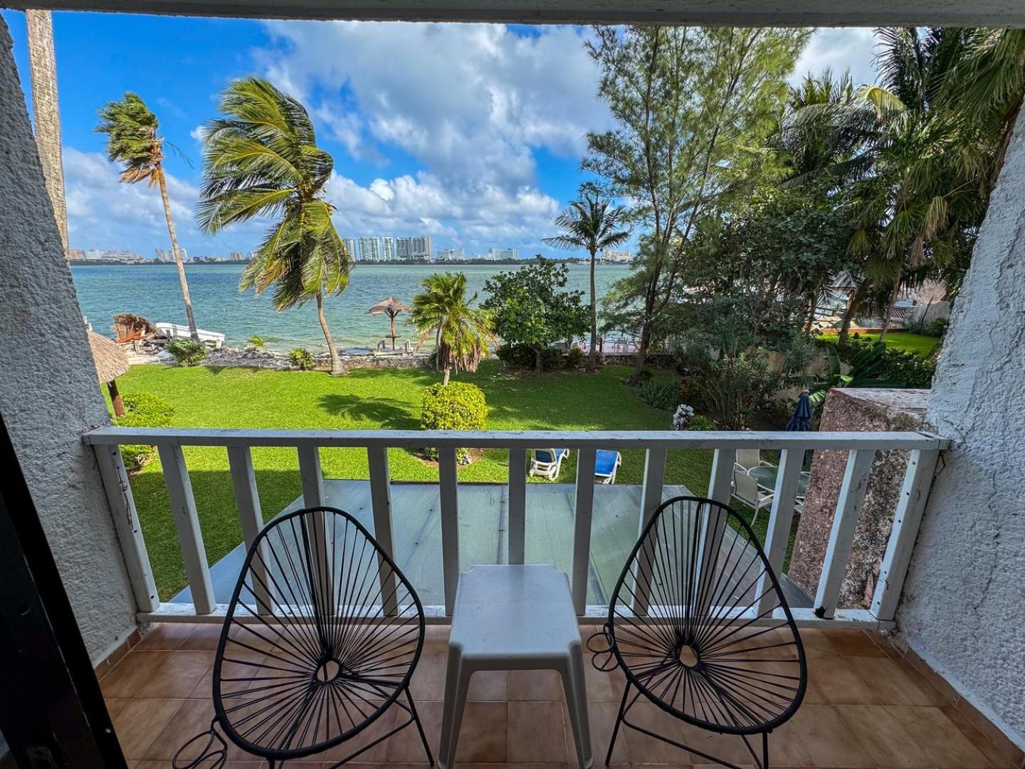 W/ Pool & Lagoon View In Zone