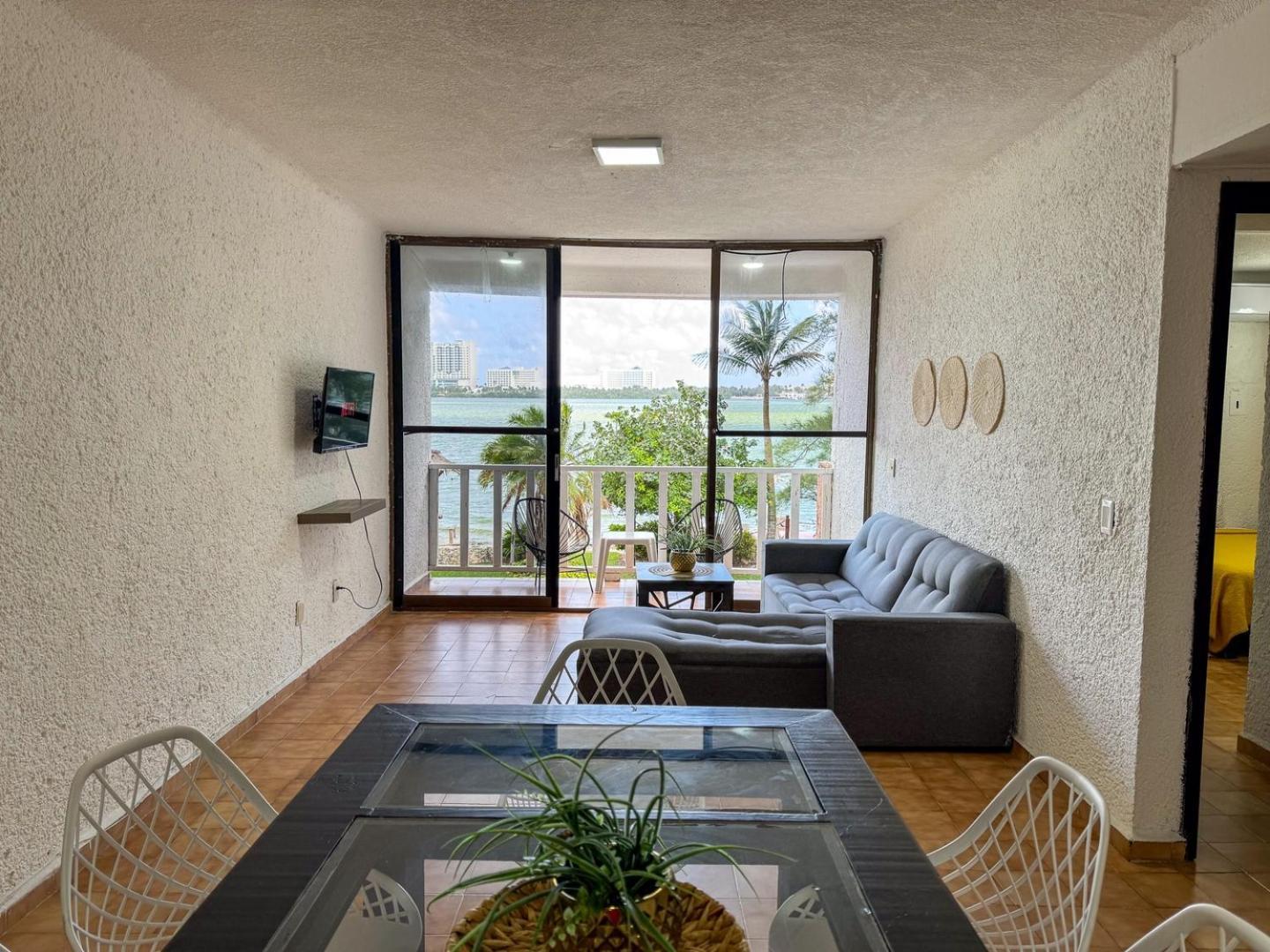 W/ Pool & Lagoon View In Zone