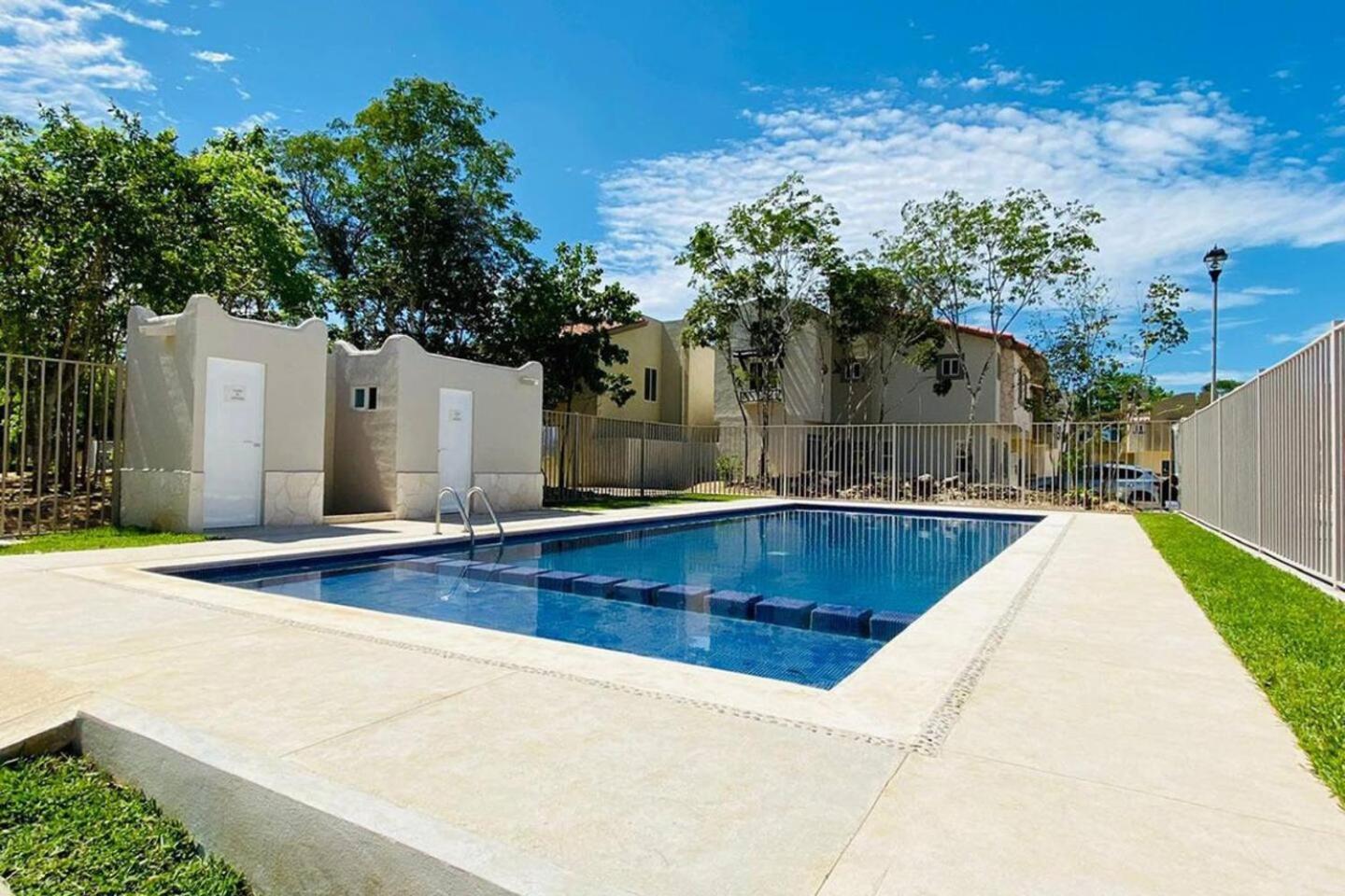 Casa Con Alberca Y Seguridad Garantizada