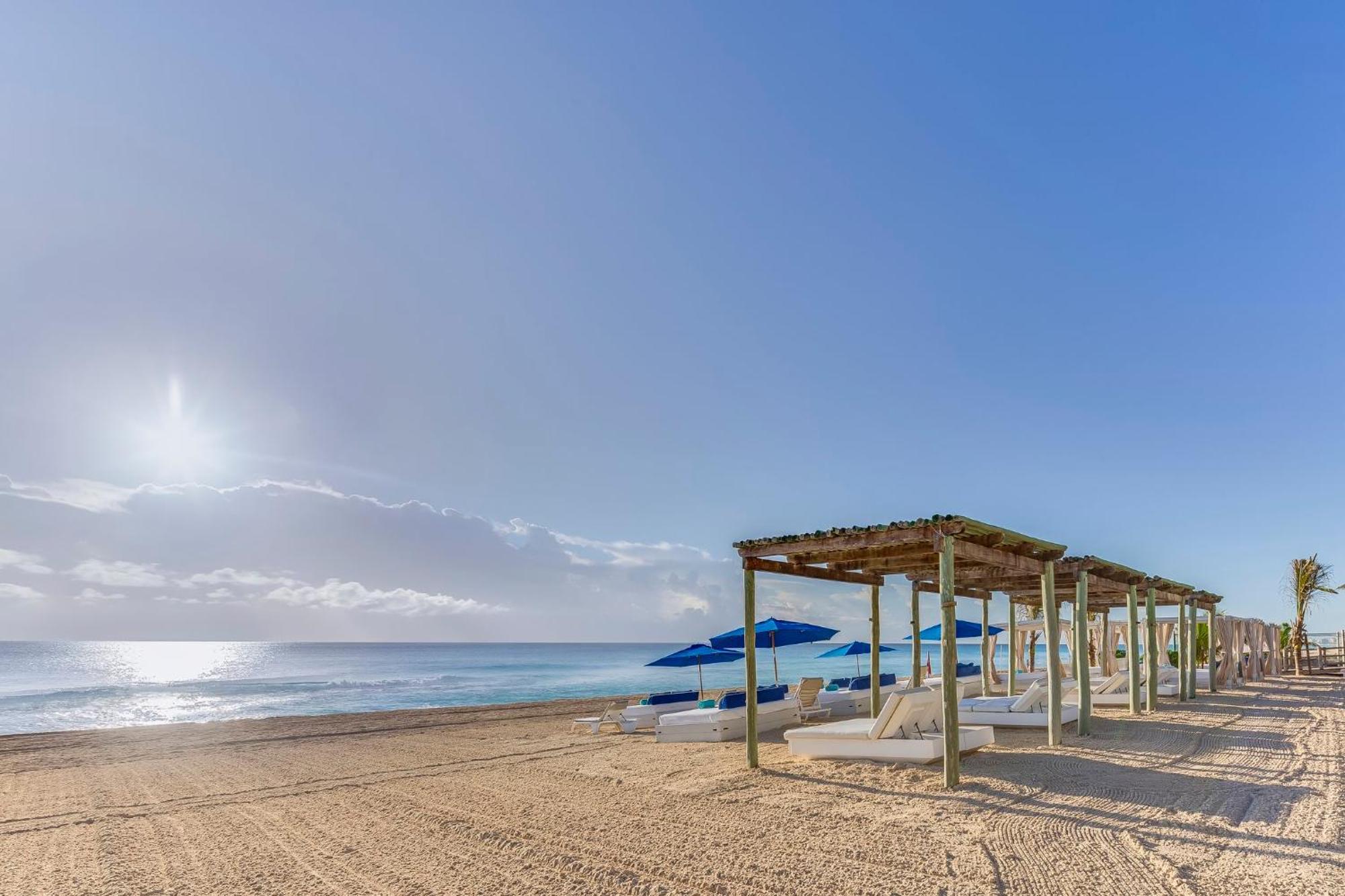 Resort Live Aqua - Adults Only -