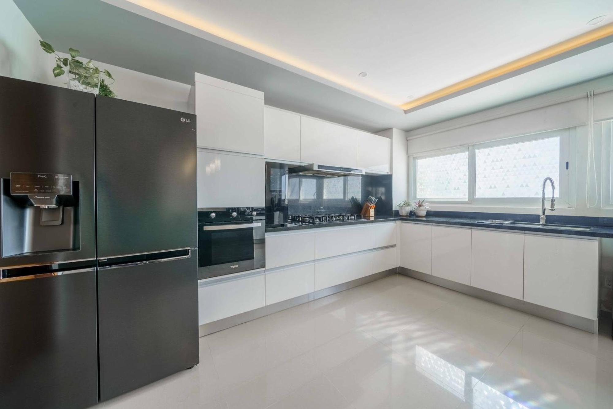Luxury 4 Bedroom Penthouse With Private Jacuzzi Steps From Hotel Zone Cancún
