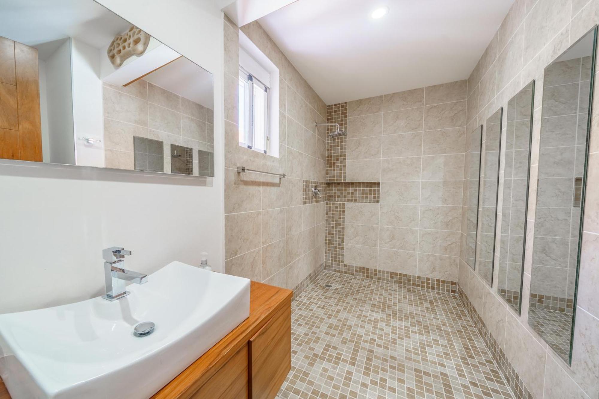 Luxury 4 Bedroom Penthouse With Private Jacuzzi Steps From Hotel Zone Apartamento