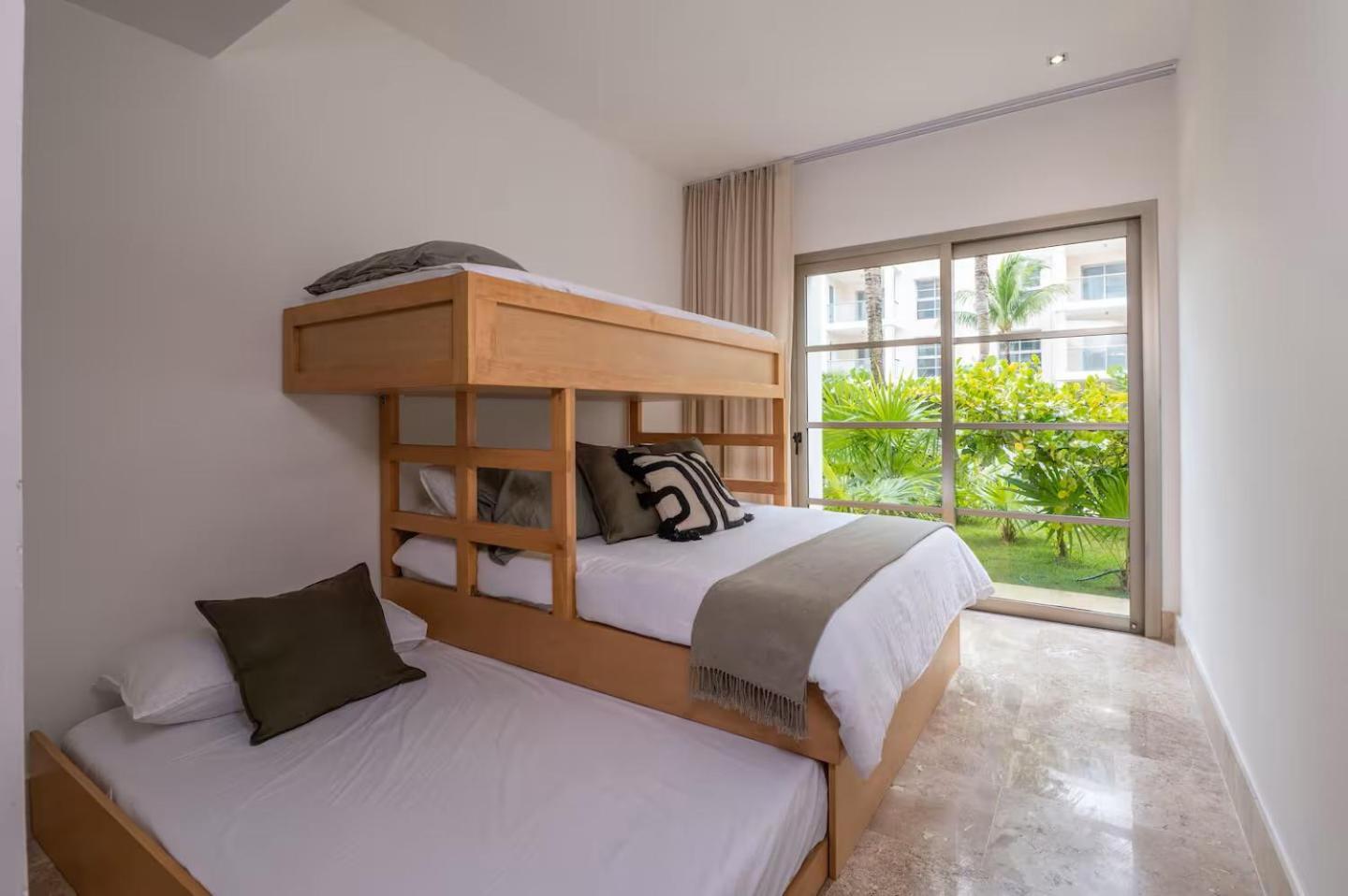 La Amada Residences Private Getaway With Pools & Gym *