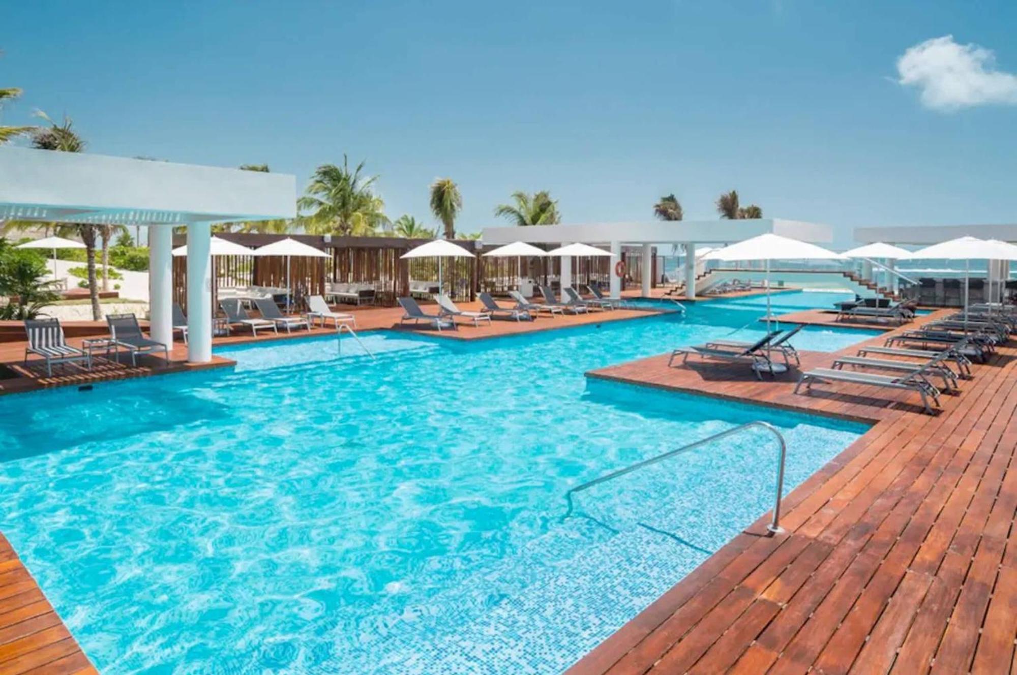 La Amada Residences Private Getaway With Pools & Gym