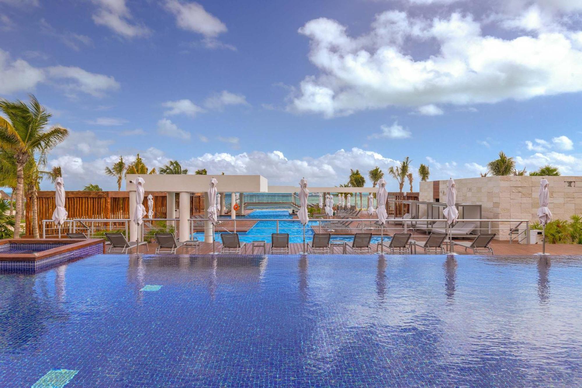 La Amada Residences Private Getaway With Pools & Gym Apartamento