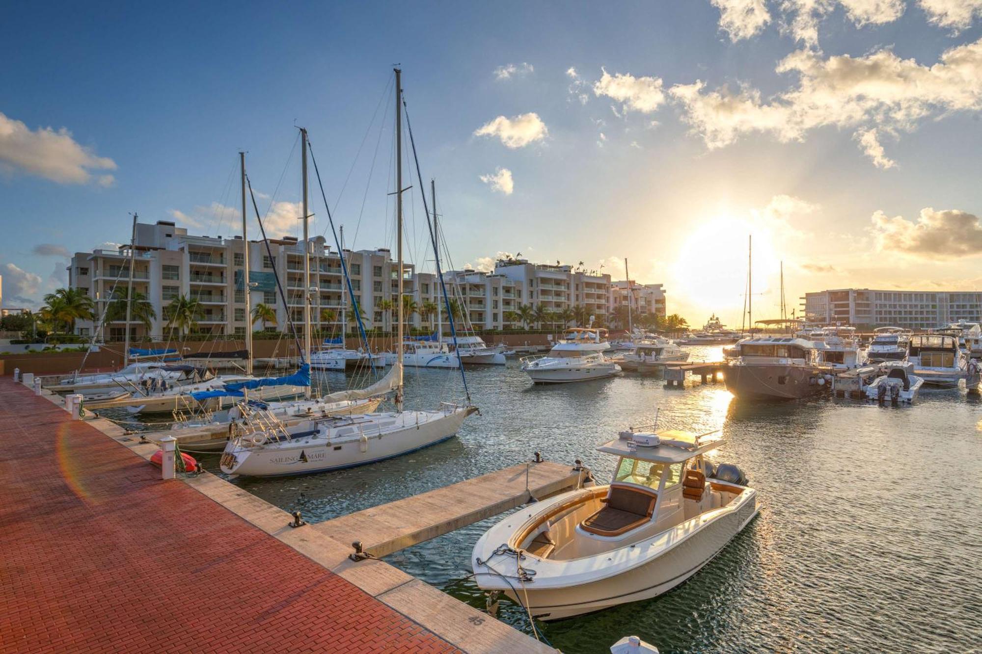 La Amada Residences Private Getaway With Pools & Gym Cancún