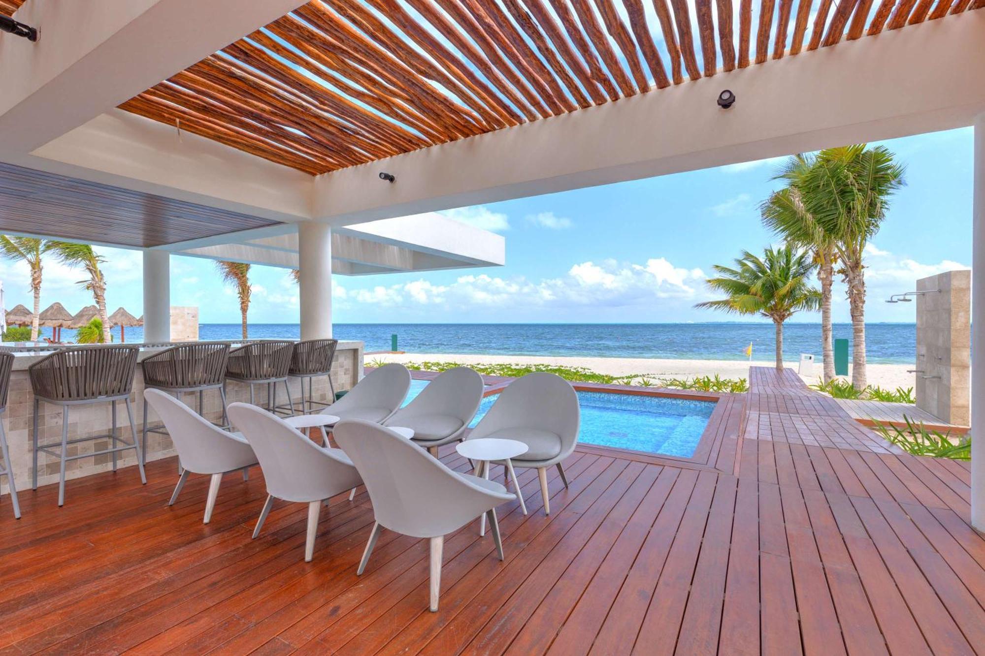 La Amada Residences Private Getaway With Pools & Gym