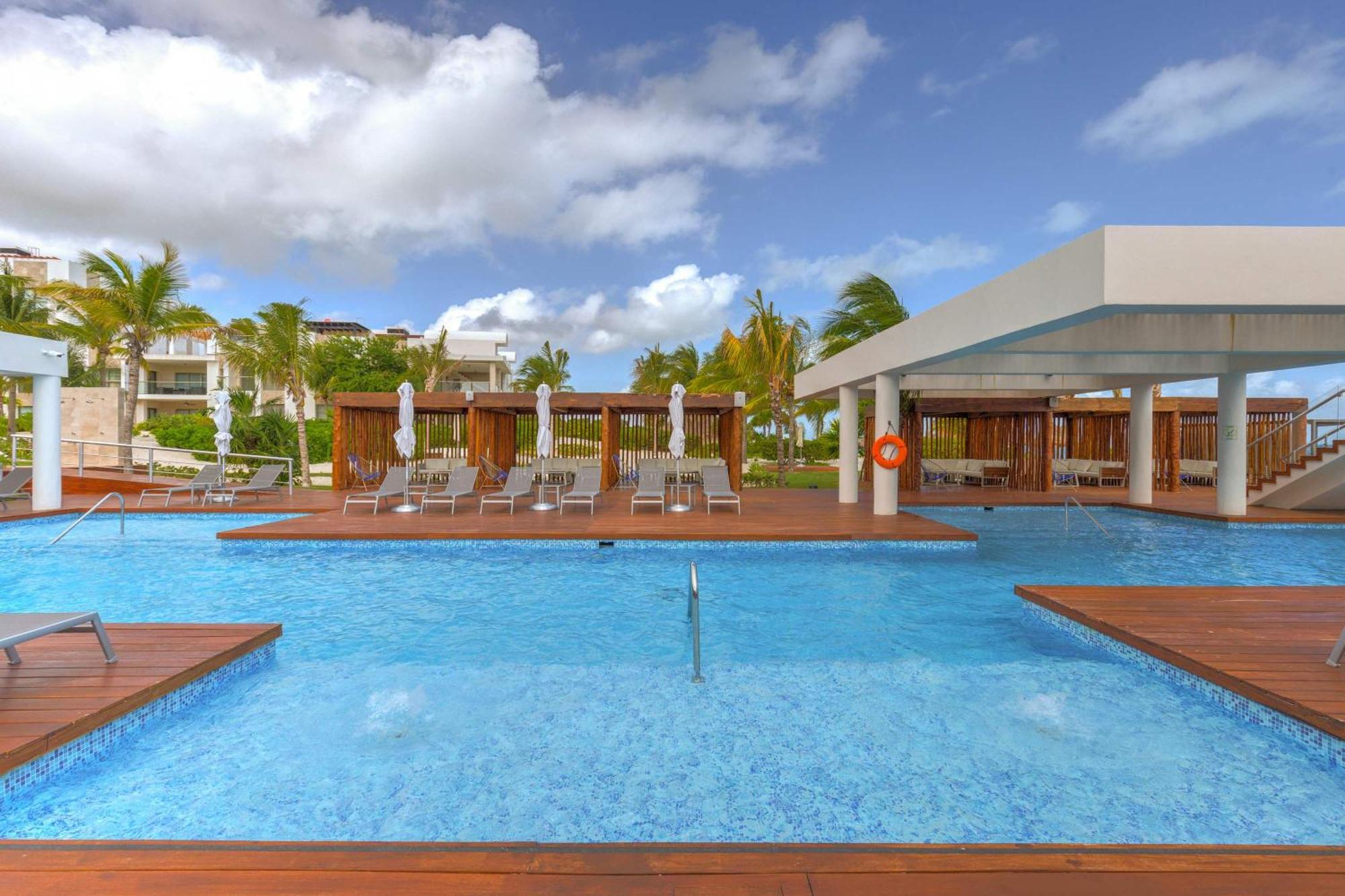 La Amada Residences Private Getaway With Pools & Gym *